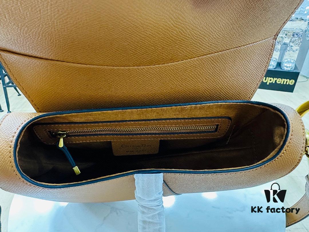 New Arrival☀️ Palm Grain Saddle Bag – Be a Classic with Classics