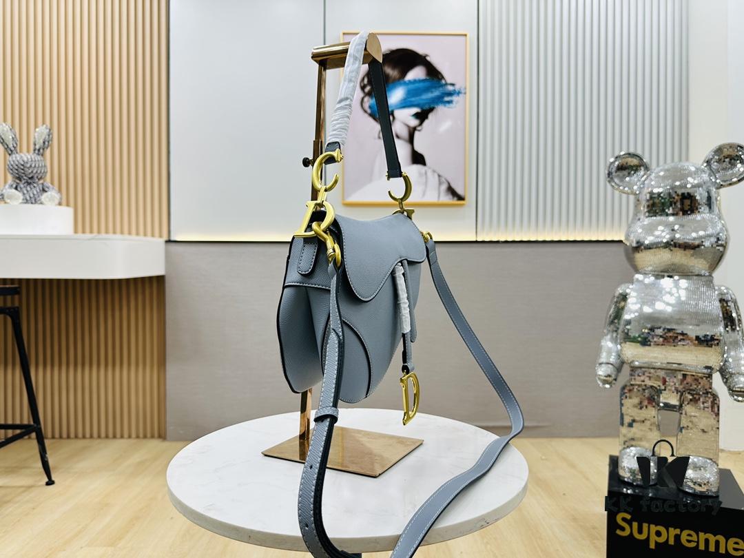 New Arrival☀️ Palm-Marked Saddle Bag Be a Classic with Classics Fashion Comes and Goes👉 Classics Are Forever