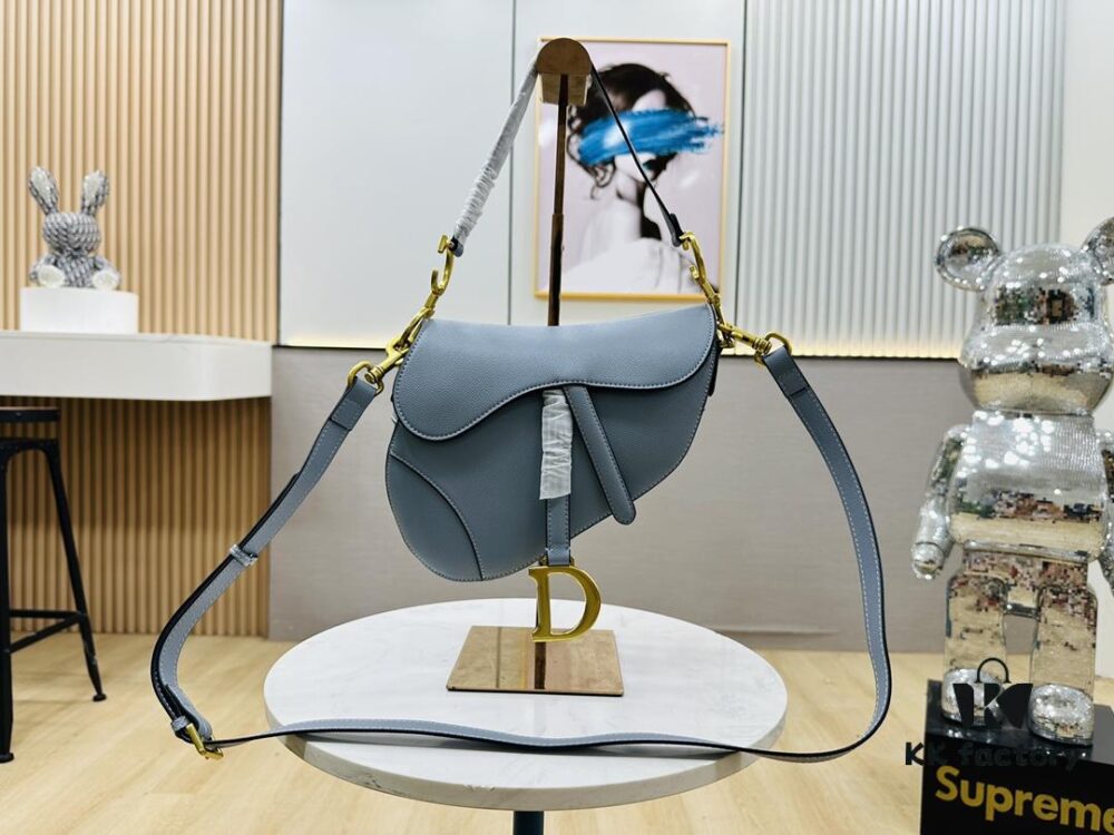 New Arrival☀️ Palm-Marked Saddle Bag Be a Classic with Classics Fashion Comes and Goes👉 Classics Are Forever