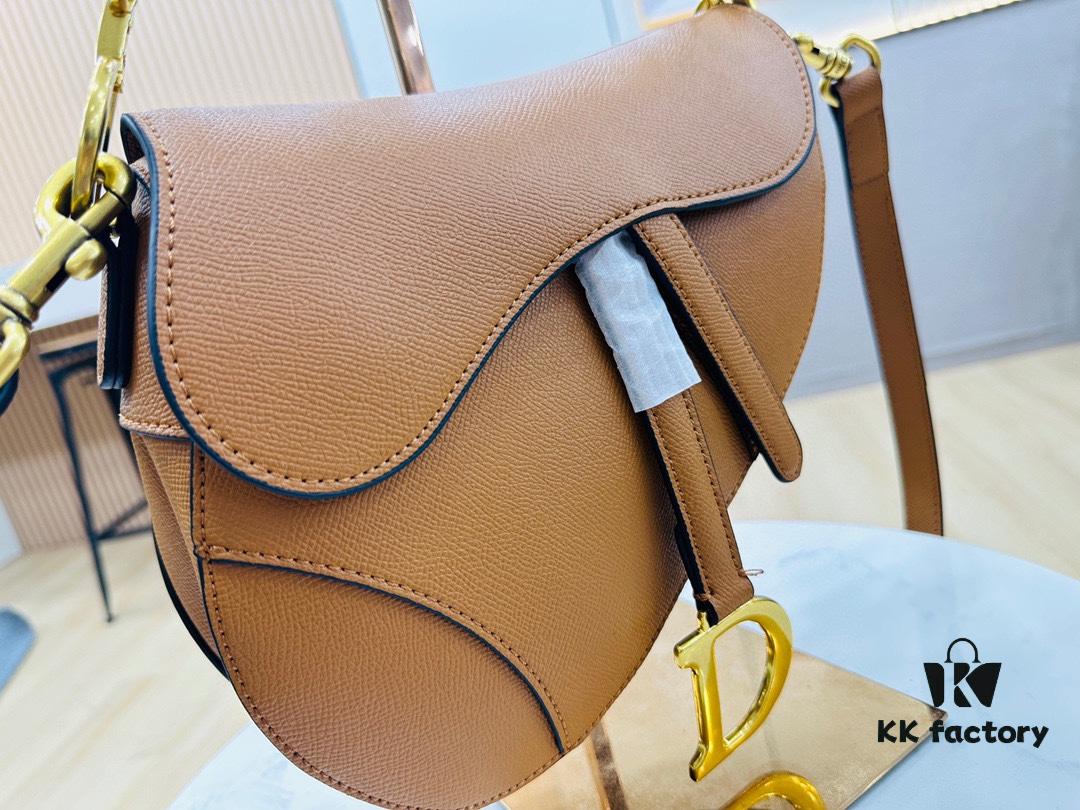 New Arrival☀️ Palm Grain Saddle Bag – Be a Classic with Classics