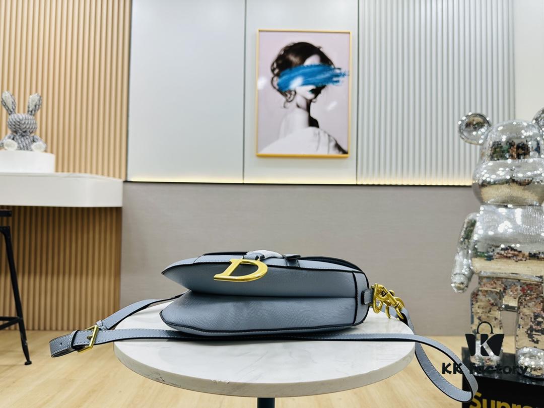 New Arrival☀️ Palm-Marked Saddle Bag Be a Classic with Classics Fashion Comes and Goes👉 Classics Are Forever