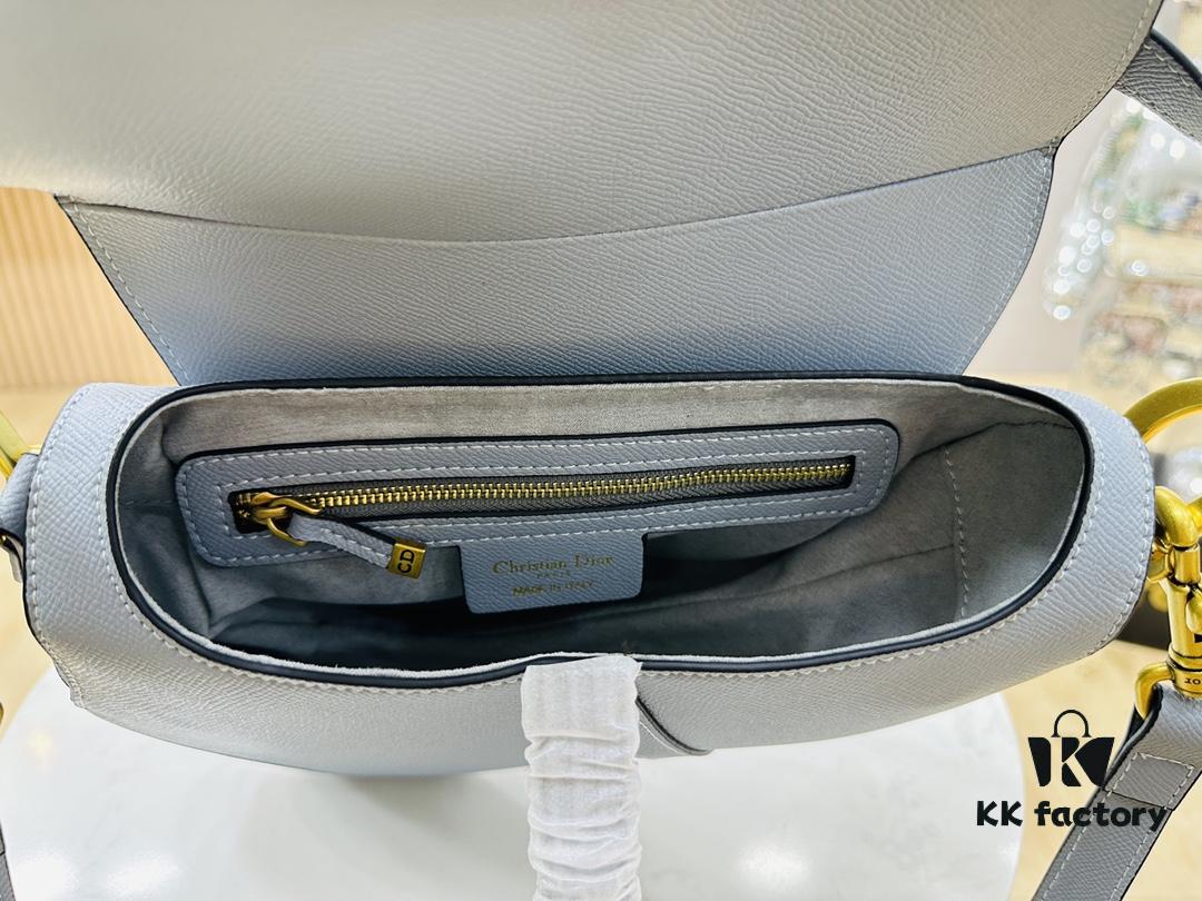 New Arrival☀️ Palm-Marked Saddle Bag Be a Classic with Classics Fashion Comes and Goes👉 Classics Are Forever