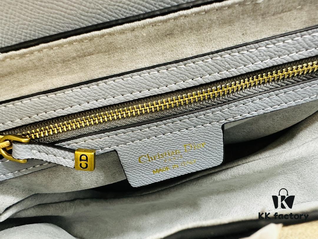 New Arrival☀️ Palm-Marked Saddle Bag Be a Classic with Classics Fashion Comes and Goes👉 Classics Are Forever