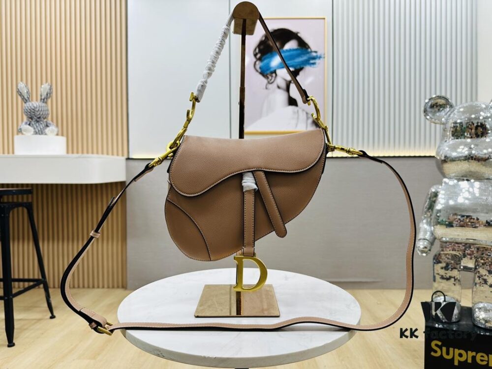 New Arrival☀️ Palm Grain Saddle Bag Be a Classic with Classics