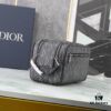 This toiletry bag combines practical functionality with minimalist design. Crafted from black CD Diamond canvas inspired by the Dior archives, it features smooth calf leather trims in matching tones and a signature Dior emblem on the front.