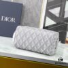 This toiletry bag combines practical functionality with minimalist design. Crafted from Dior gray CD Diamond canvas inspired by the Dior archives, it features smooth calf leather trims in matching tones and a signature Dior logo on the front.