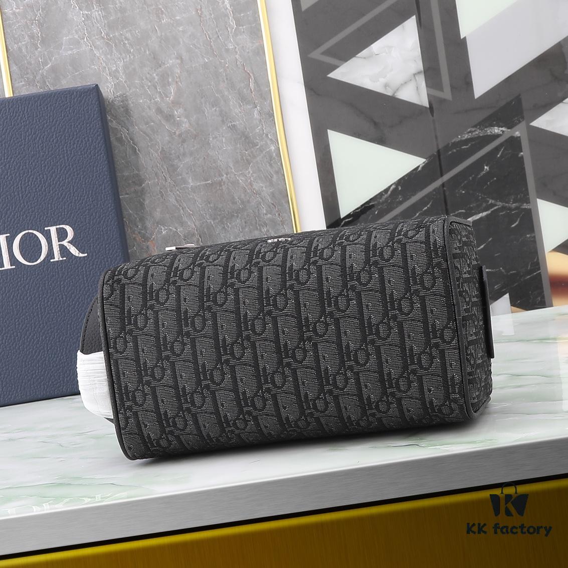 This toiletry bag combines practical functionality with minimalist design. Crafted from black Oblique-print fabric, it features grained calfskin leather trims in matching tones and is adorned with a Dior signature on the front. The front features a zip pocket, a spacious main zipped compartment, and two slip pockets. Equipped with a leather handle, it can be carried by hand or stored inside various handbags.