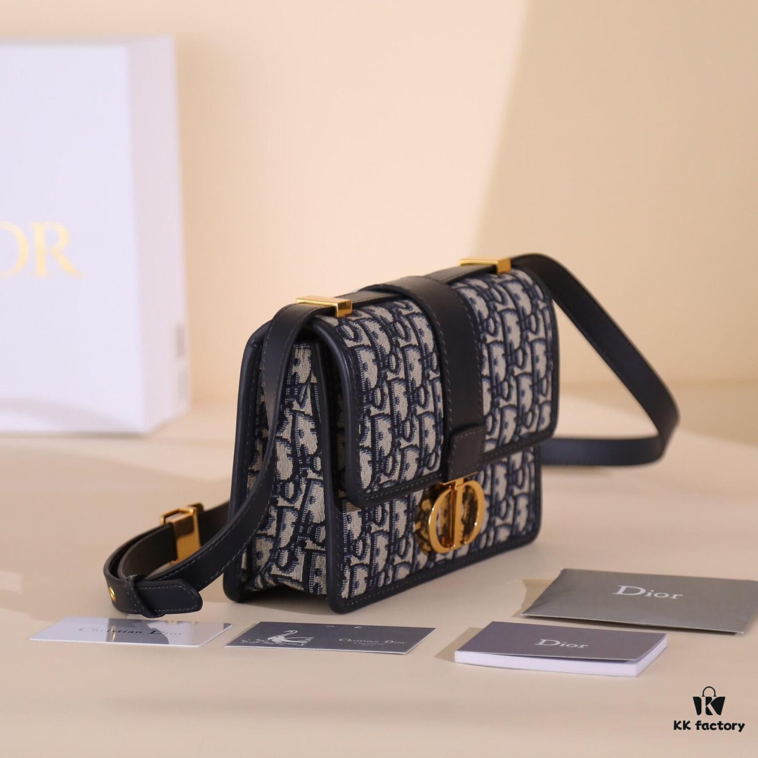 30 Montaigne Handbag in Blue Oblique Print Fabric