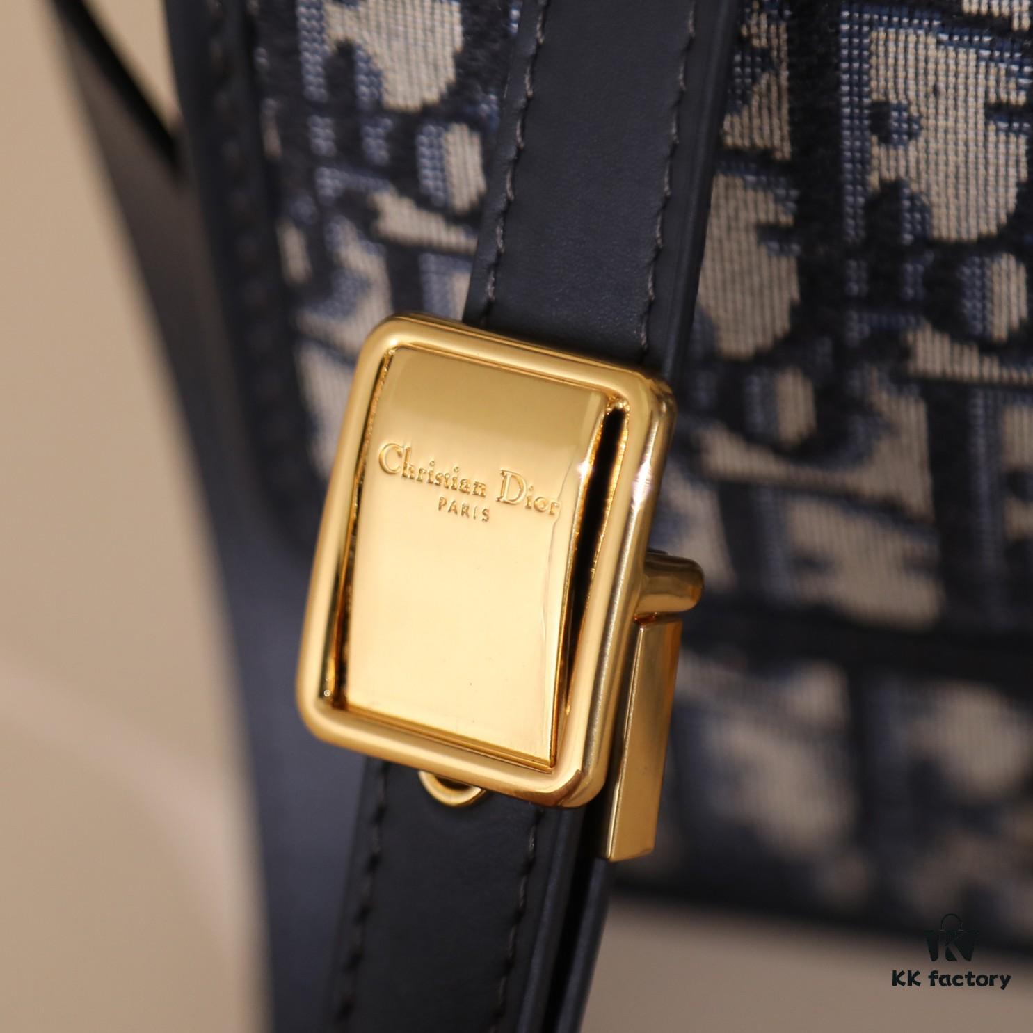 30 Montaigne Handbag in Blue Oblique Print Fabric