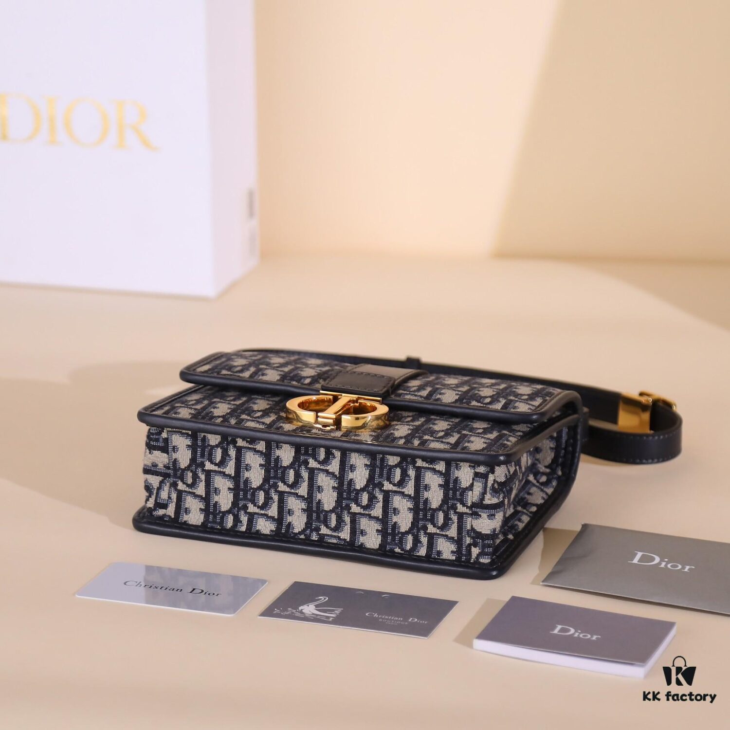 30 Montaigne Handbag in Blue Oblique Print Fabric