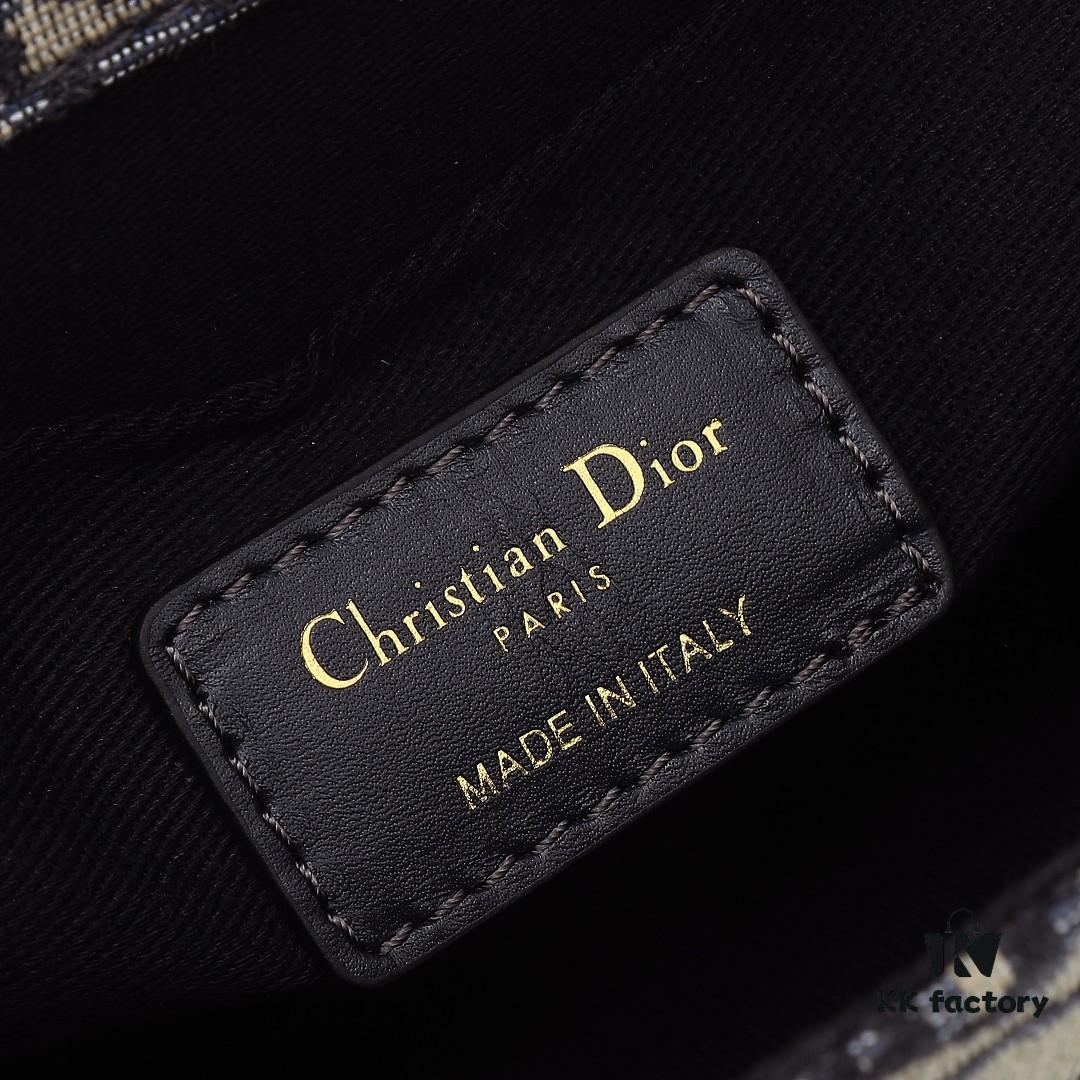 30 Montaigne Handbag in Blue Oblique Print Fabric