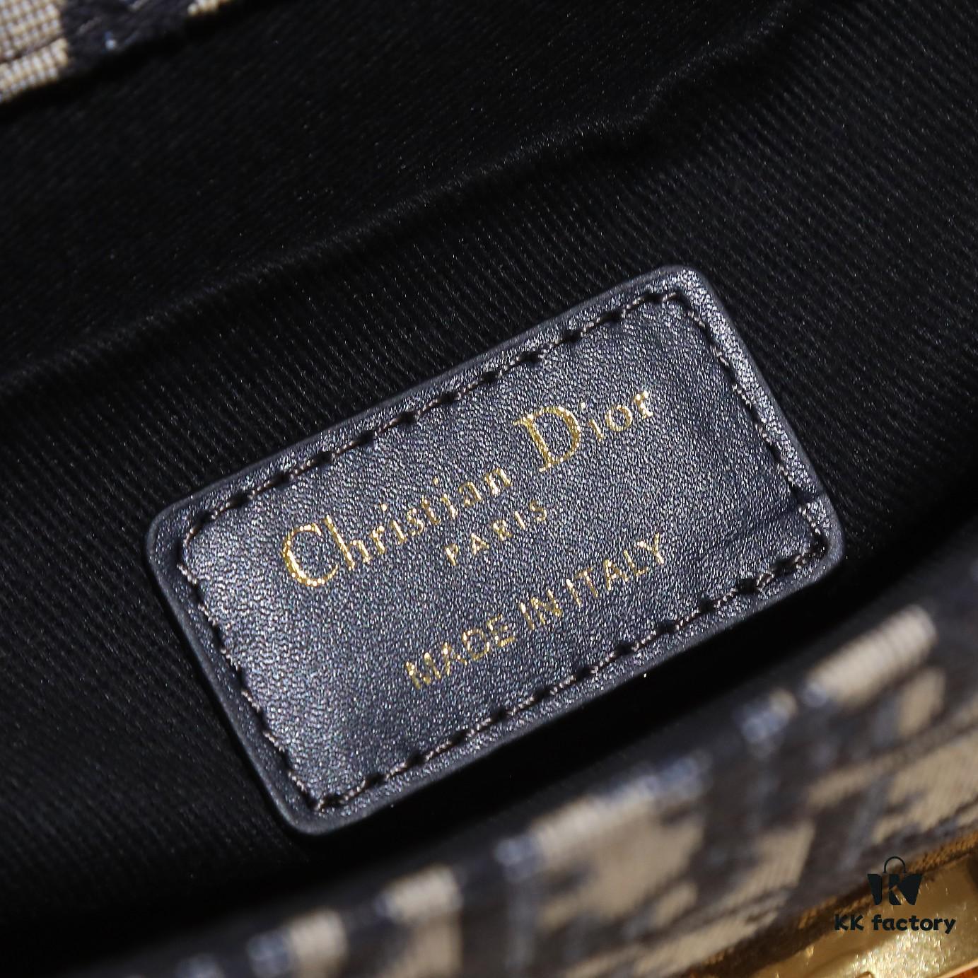 30 MONTAIGNE Chain Bag M9334