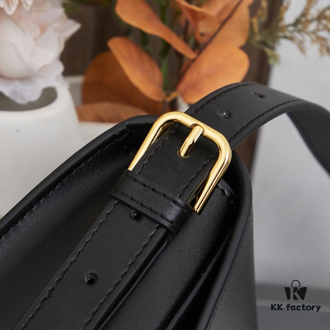 Dior Bobby Medium vs Large | Smooth Calfskin with Suede Lining from the 30 Montaigne Collection