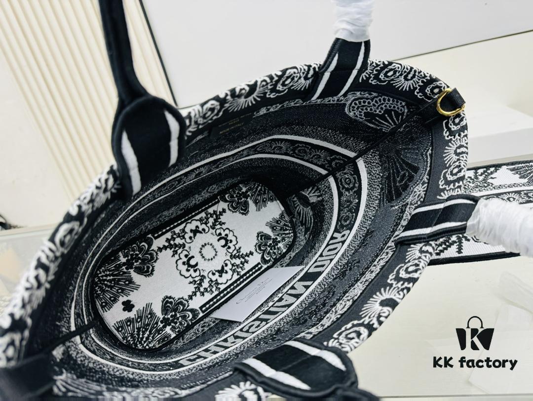 Dior Market Tote Bag with Shoulder Strap and Mini Pouch