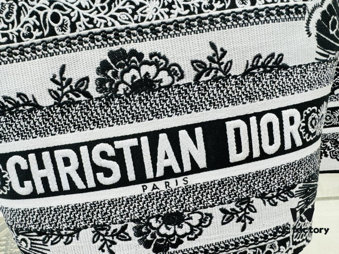 Dior Market Tote Bag with Shoulder Strap and Mini Pouch