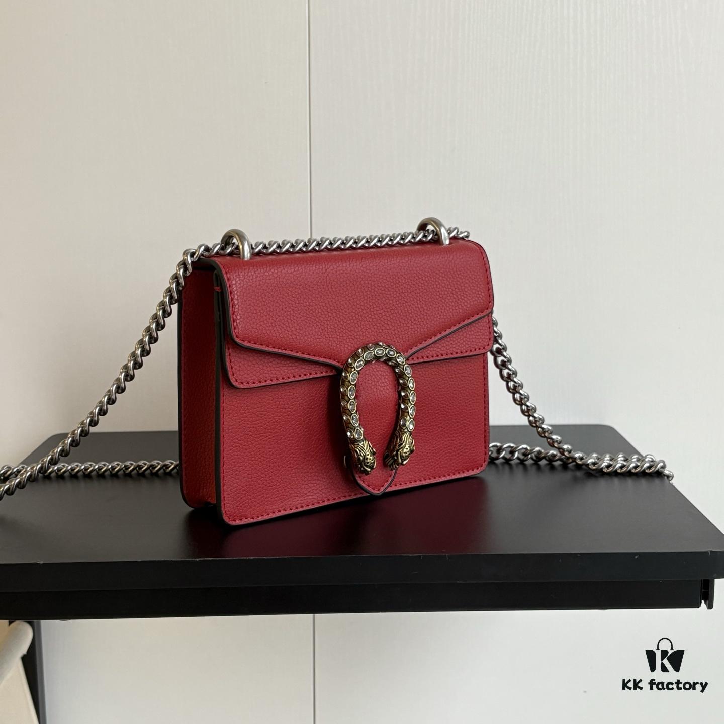 Authentic Shot # Model: 421970 Red Leather Size: 20✖️15.5✖️5cm Classic Timeless Dionysus Series Divine Design! Tiger Head Hardware and Chain with Excellent Texture! PVC with Leather Trim Single Compartment Plenty of Space for Powder Case, Phone, Lipstick – Effortlessly Stylish When Carried Outdoors ✅