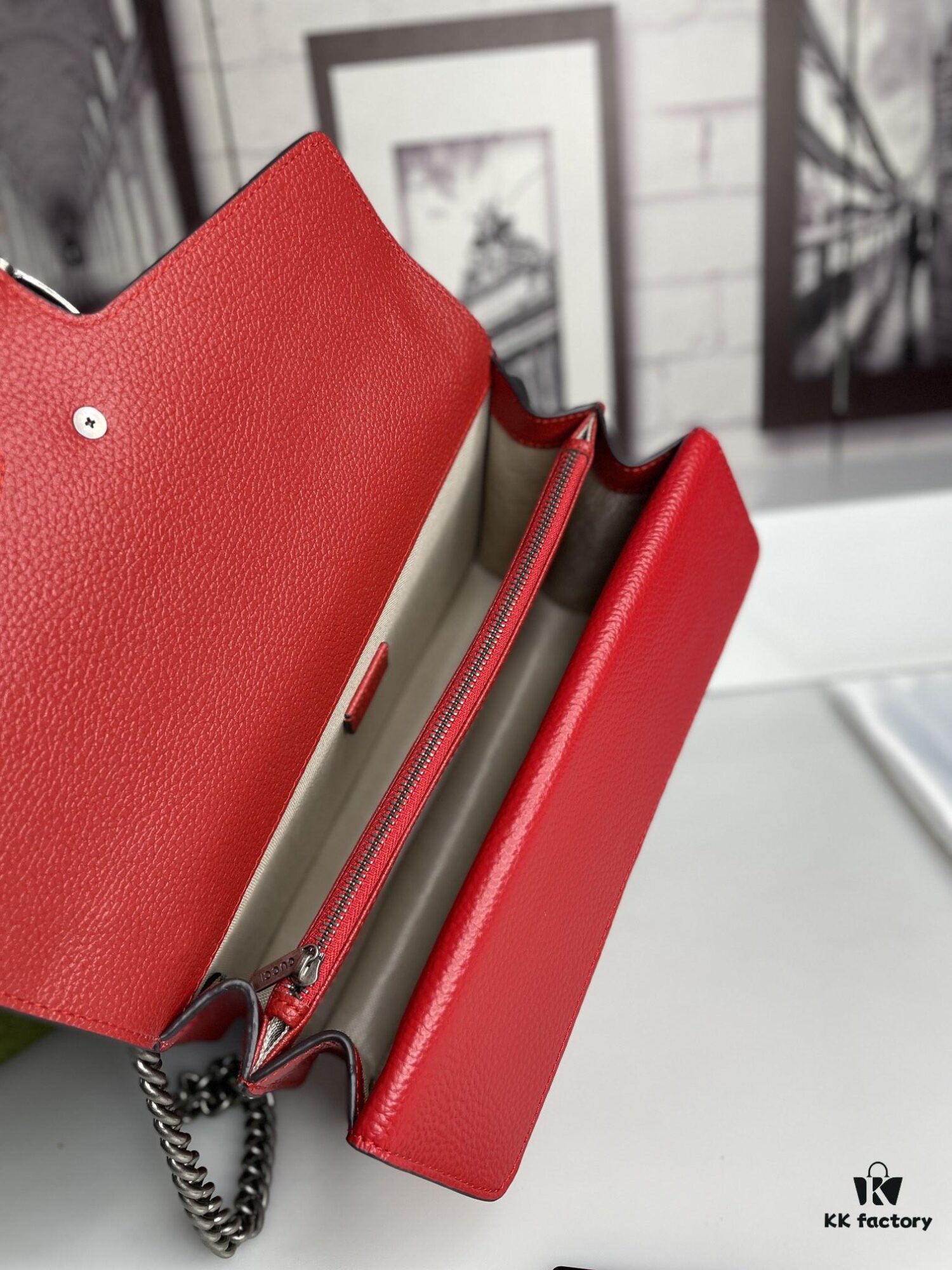 Crinkled Leather with Double Tiger Head Clasp Inspired by the Greek Myth of Dionysus, Dual Flap Pockets, Handheld or Crossbody Bag, Model: 400249, Size: 28x15x7