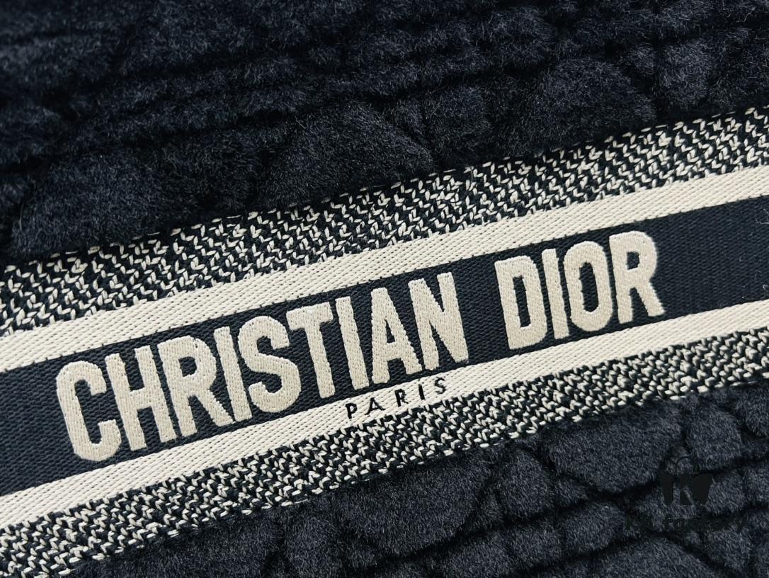 Authentic Thick Fabric Warning  ️ Small Size Wool Plaid Black 【Book Tote】