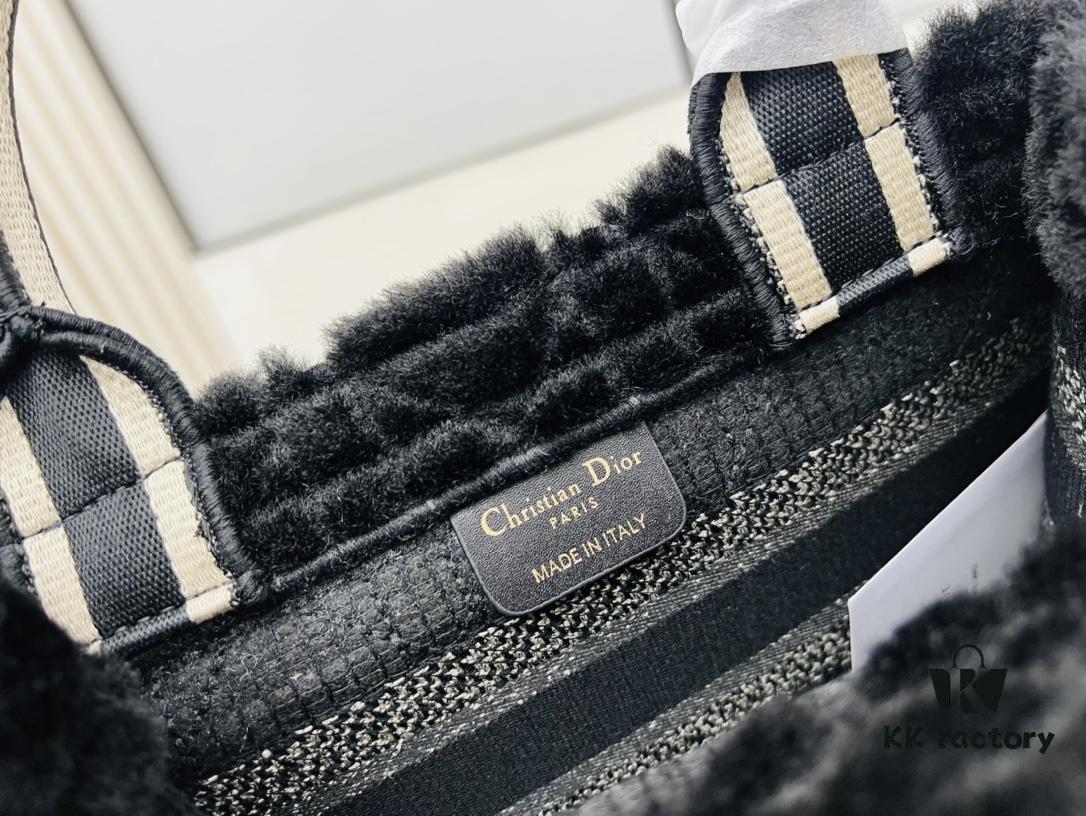 Authentic Thick Fabric Warning  ️ Small Size Wool Plaid Black 【Book Tote】