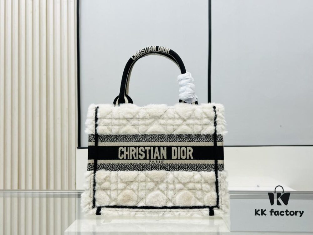 Authentic Thick Fabric Warning  ️ Small Size White Fur is Black 【Book Tote】