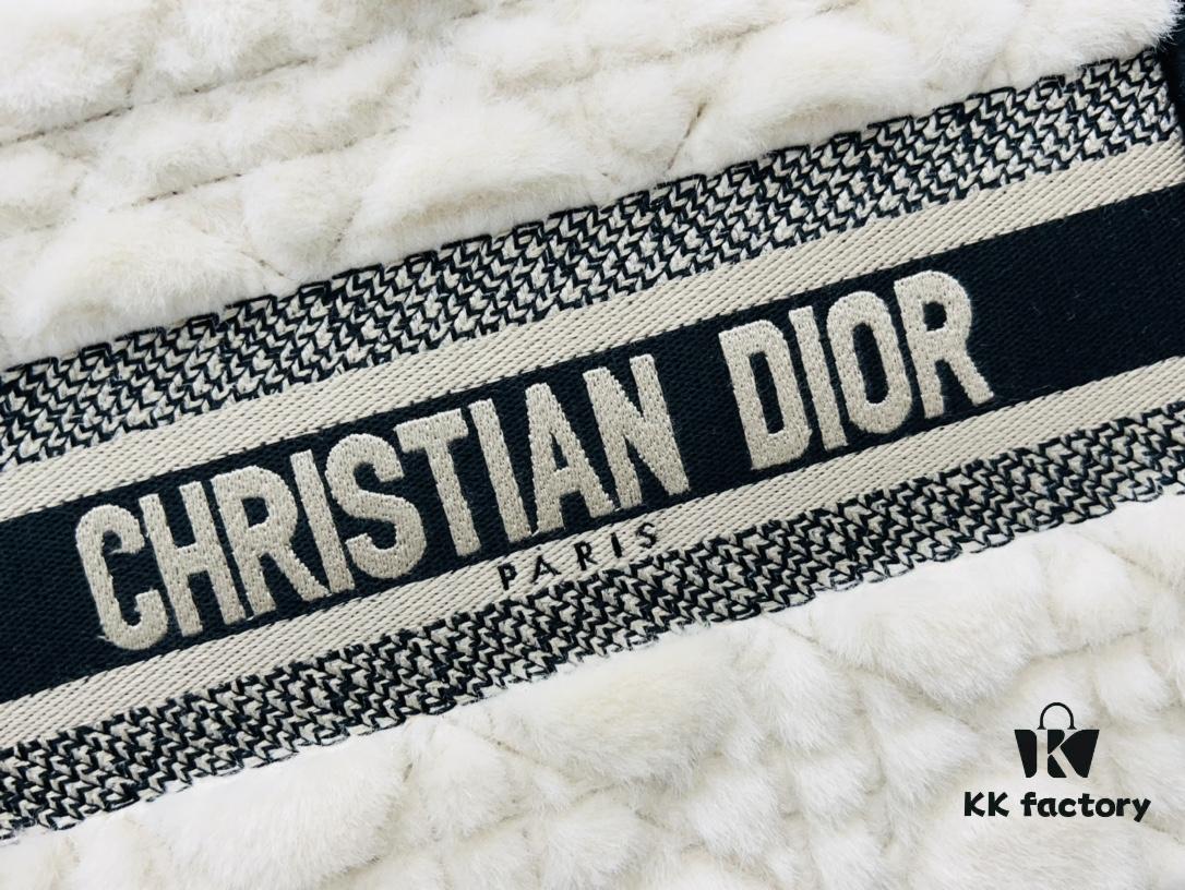 Authentic Thick Fabric Warning  ️ Small Size White Fur is Black 【Book Tote】