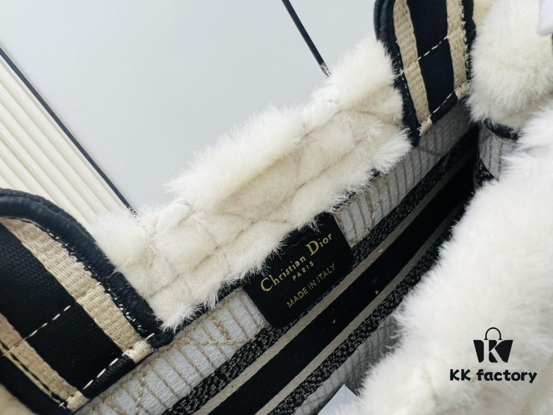 Authentic Thick Fabric Warning  ️ Small Size White Fur is Black 【Book Tote】