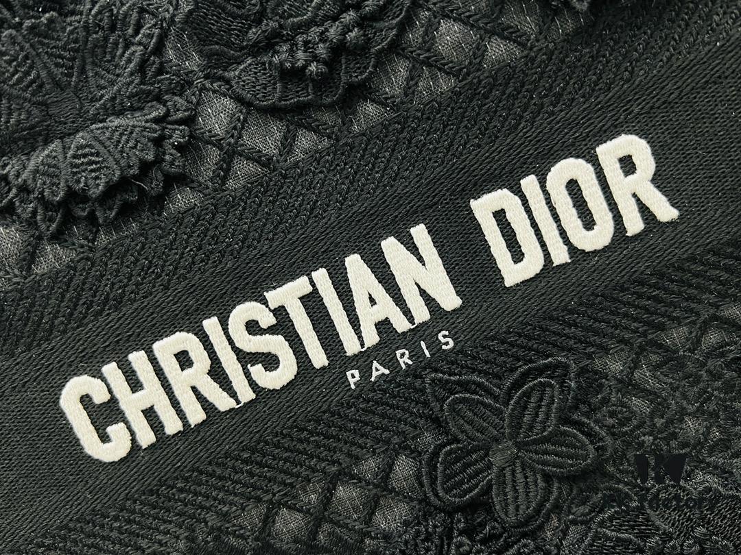 Authentic Thick Fabric Warning  ️ Small Black Floral 'Book Tote'