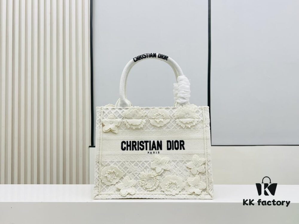 Authentic Thick Fabric  ️ Small White Floral 'Book Tote'