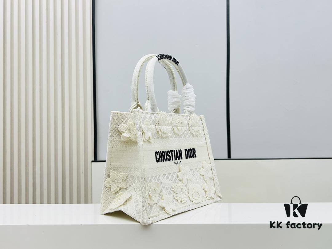 Authentic Thick Fabric Warning  ️ Small White Floral 'Book Tote'