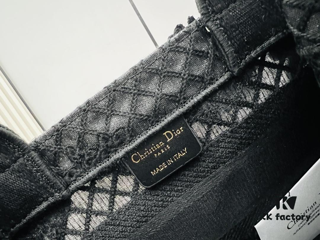 Authentic Thick Fabric Warning  ️ Small Black Floral 'Book Tote'