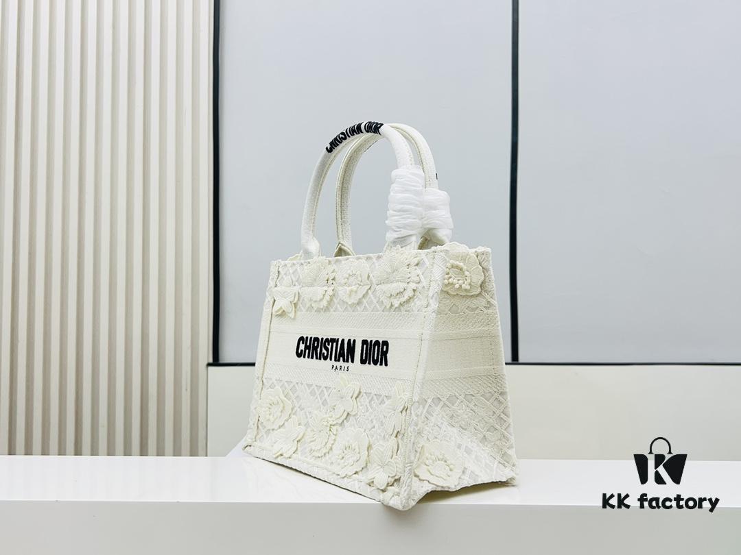 Authentic Thick Fabric Warning  ️ Small White Floral 'Book Tote'