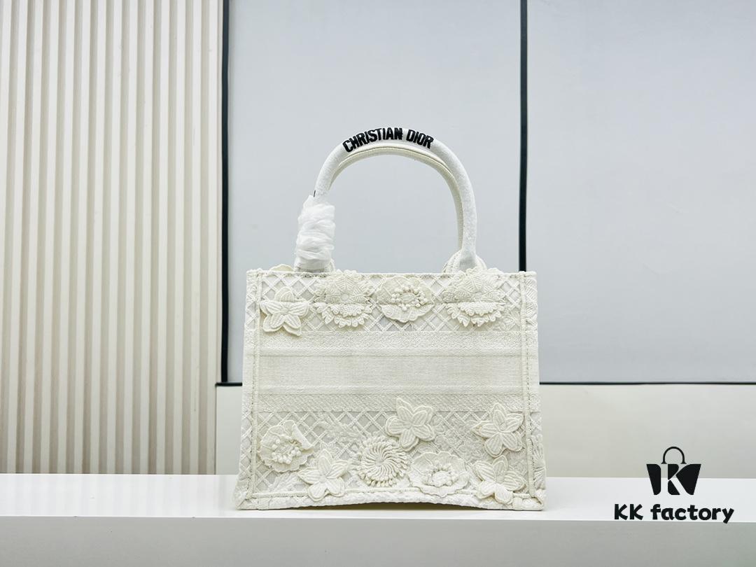 Authentic Thick Fabric Warning  ️ Small White Floral 'Book Tote'