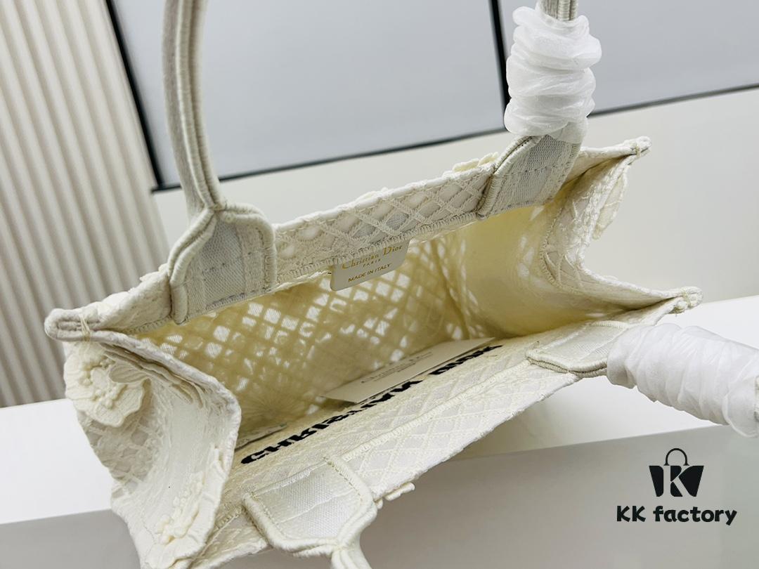 Authentic Thick Fabric Warning  ️ Small White Floral 'Book Tote'