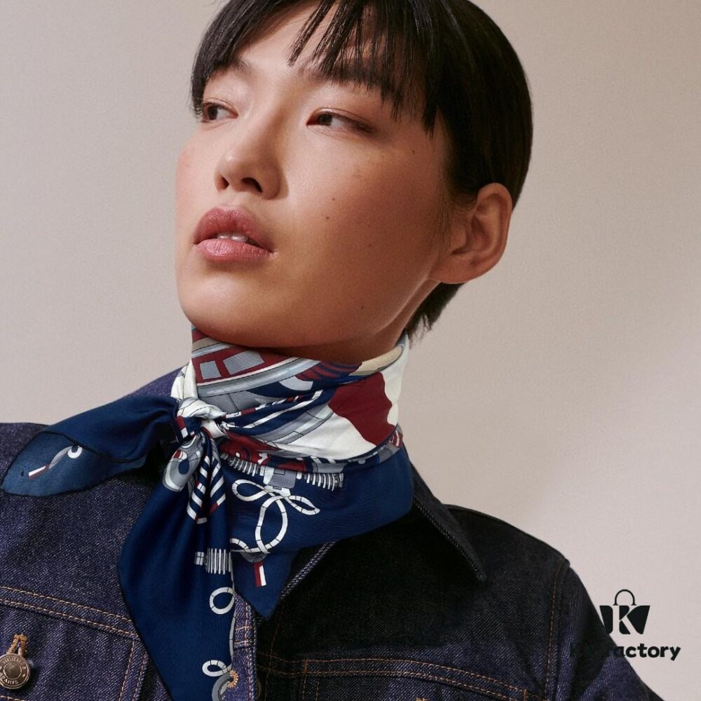 New Arrival💫 Hermès-Style Single-Sided 100% Premium Silk Square Scarf, 90cm x 90cm, Exquisite Craftsmanship, Highly Recommended!