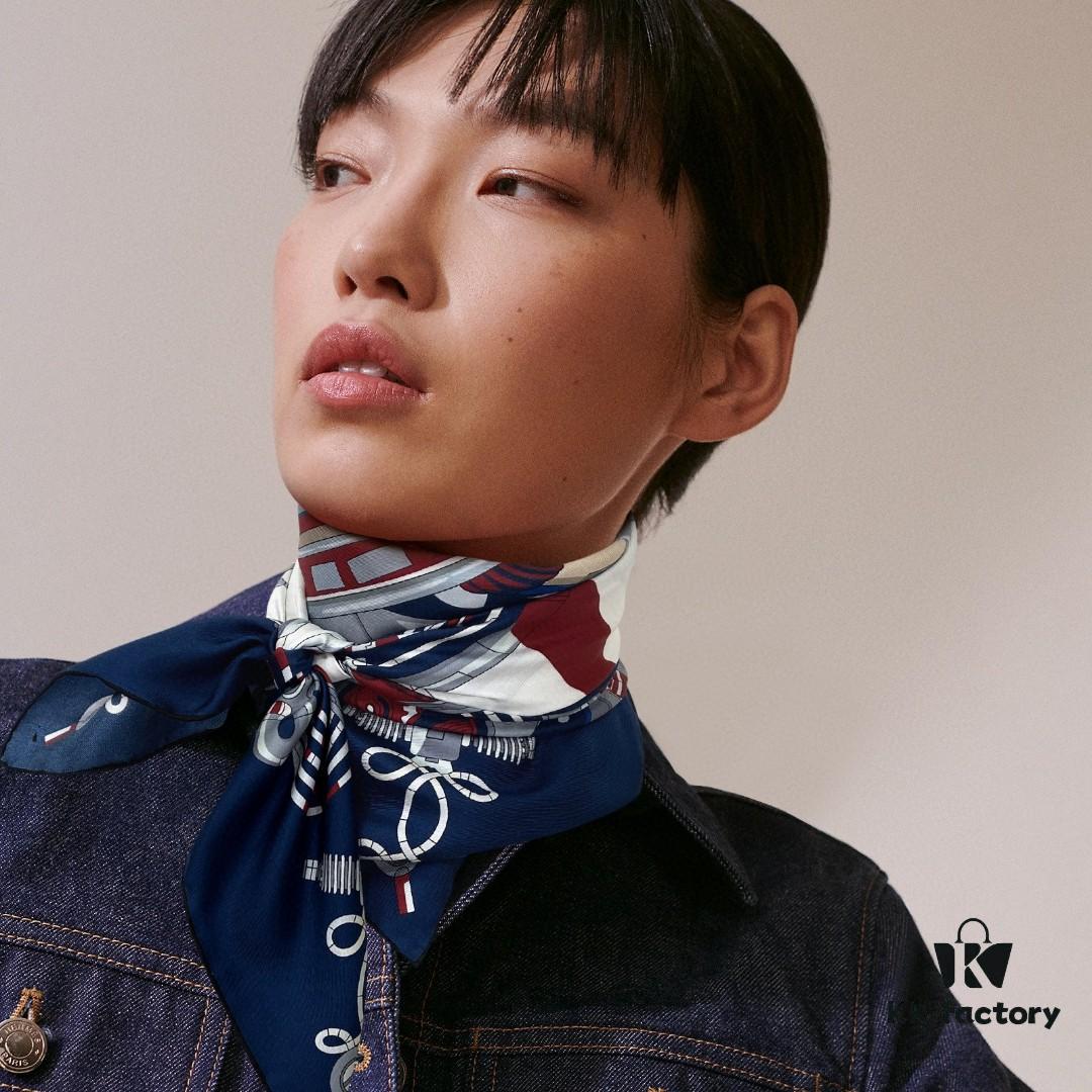 New Arrival💫 Hermès-Style Single-Sided 100% Premium Silk Square Scarf, 90cm x 90cm, Exquisite Craftsmanship, Highly Recommended!