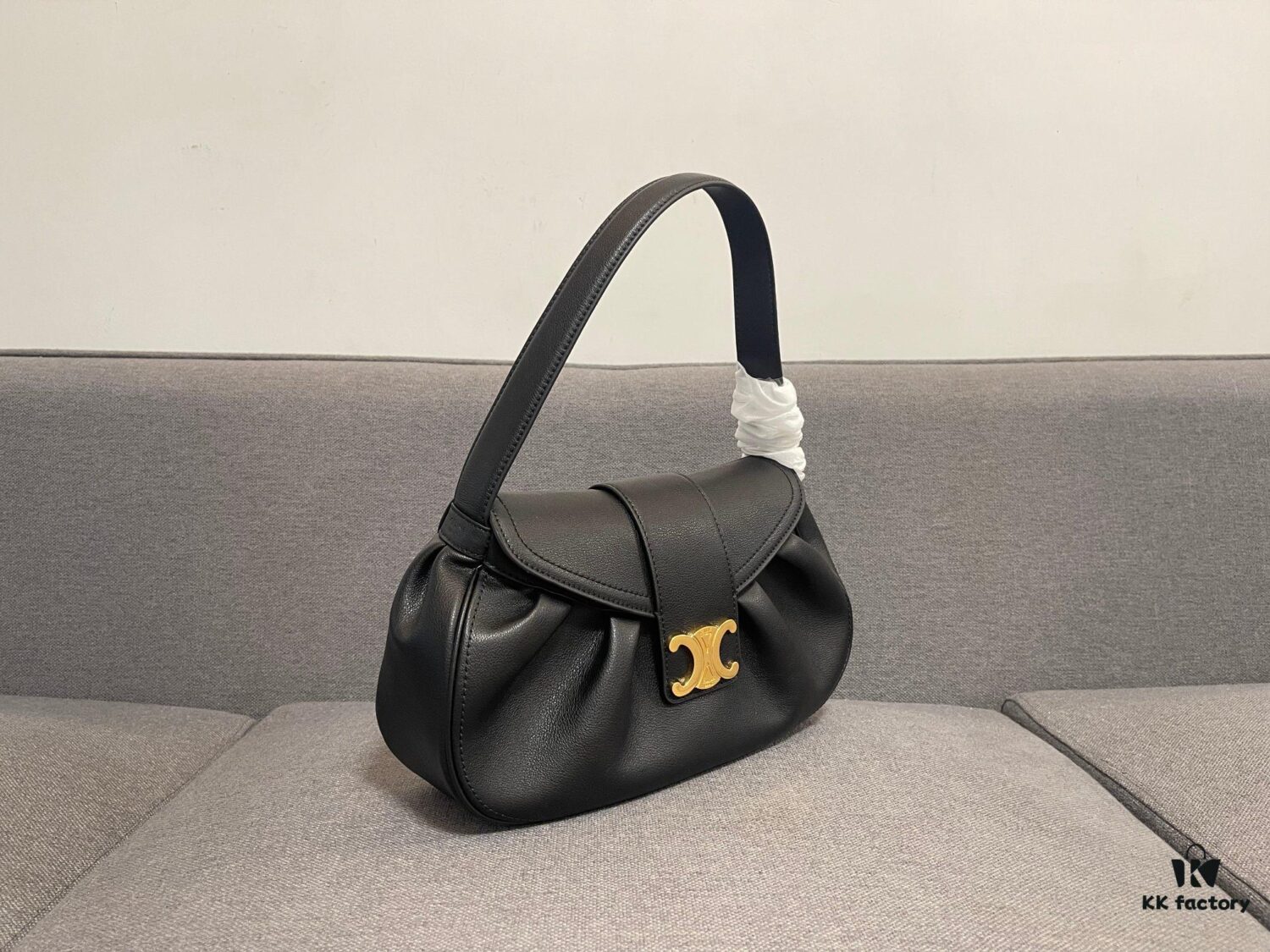 CELINE New Arrival POLLY Bag in Top-Grade Cowhide