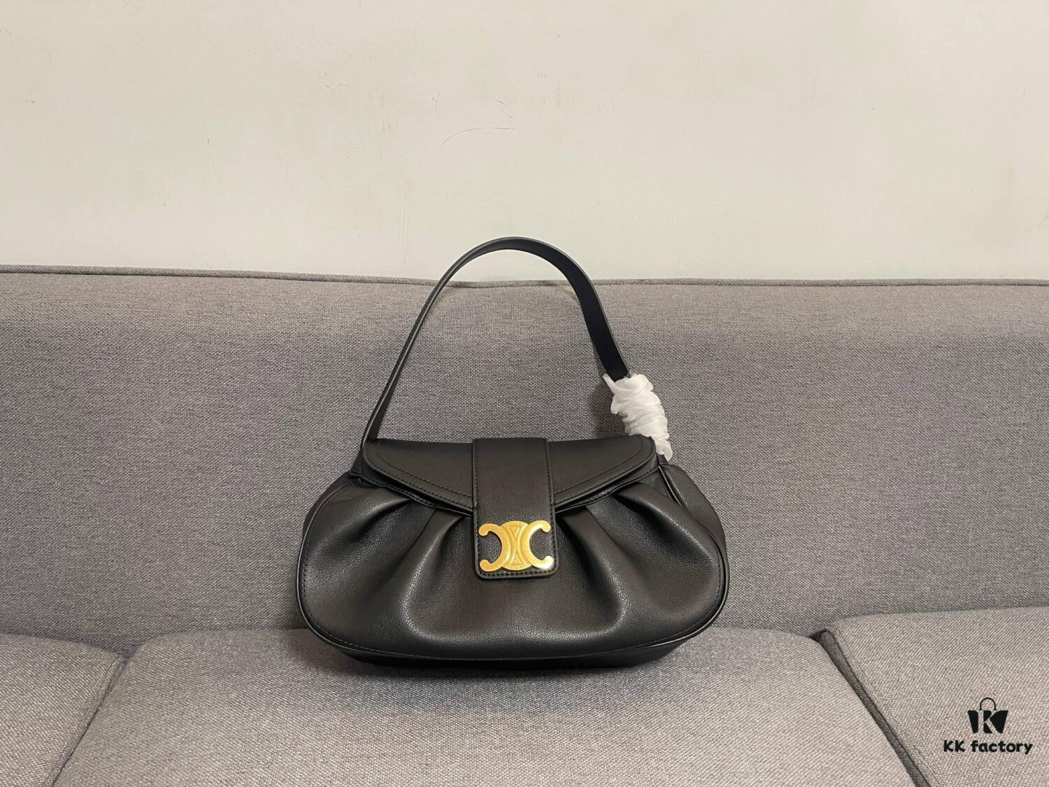 CELINE New Arrival POLLY Bag in Top-Grade Cowhide