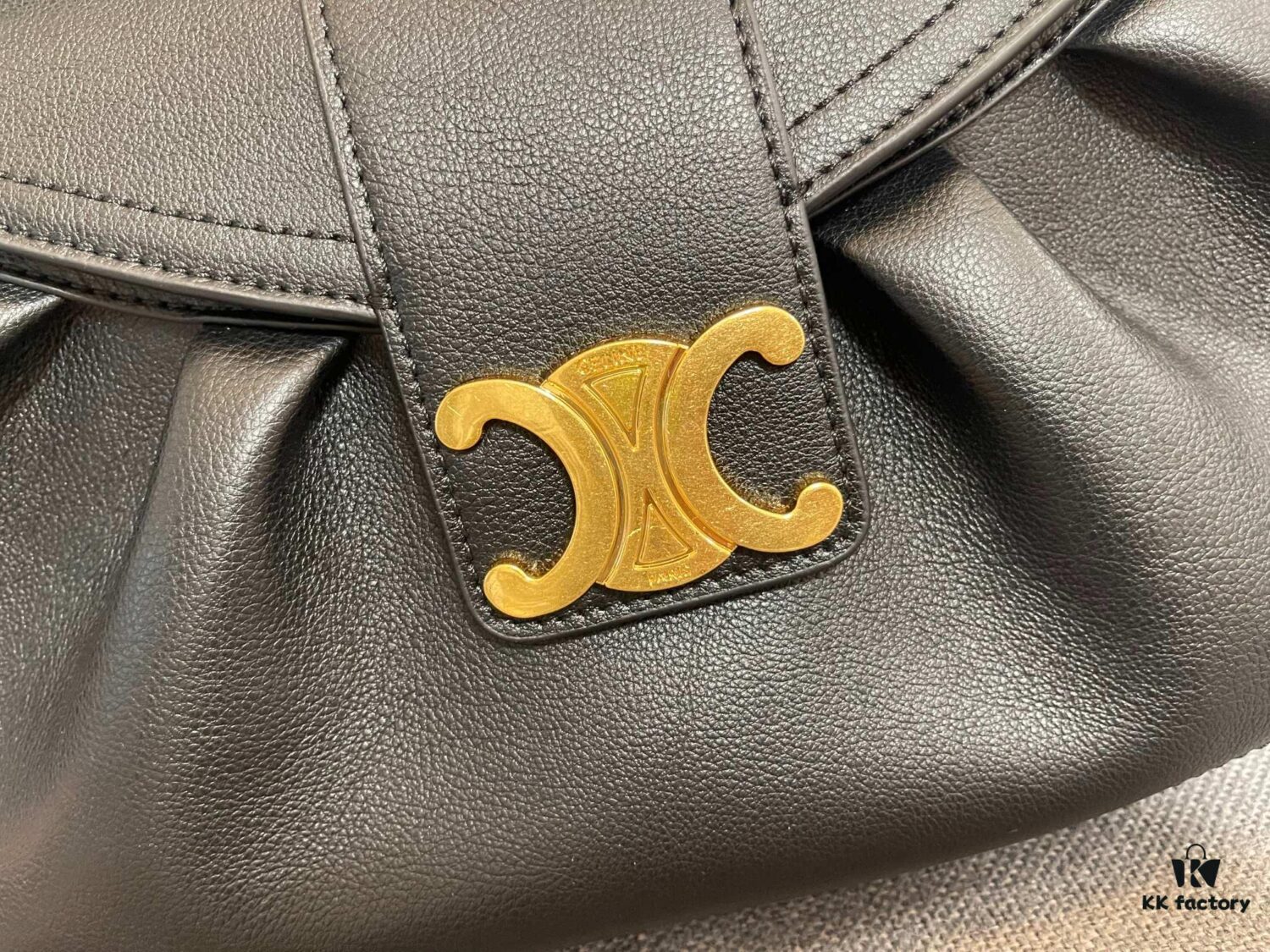 CELINE New Arrival POLLY Bag in Top-Grade Cowhide