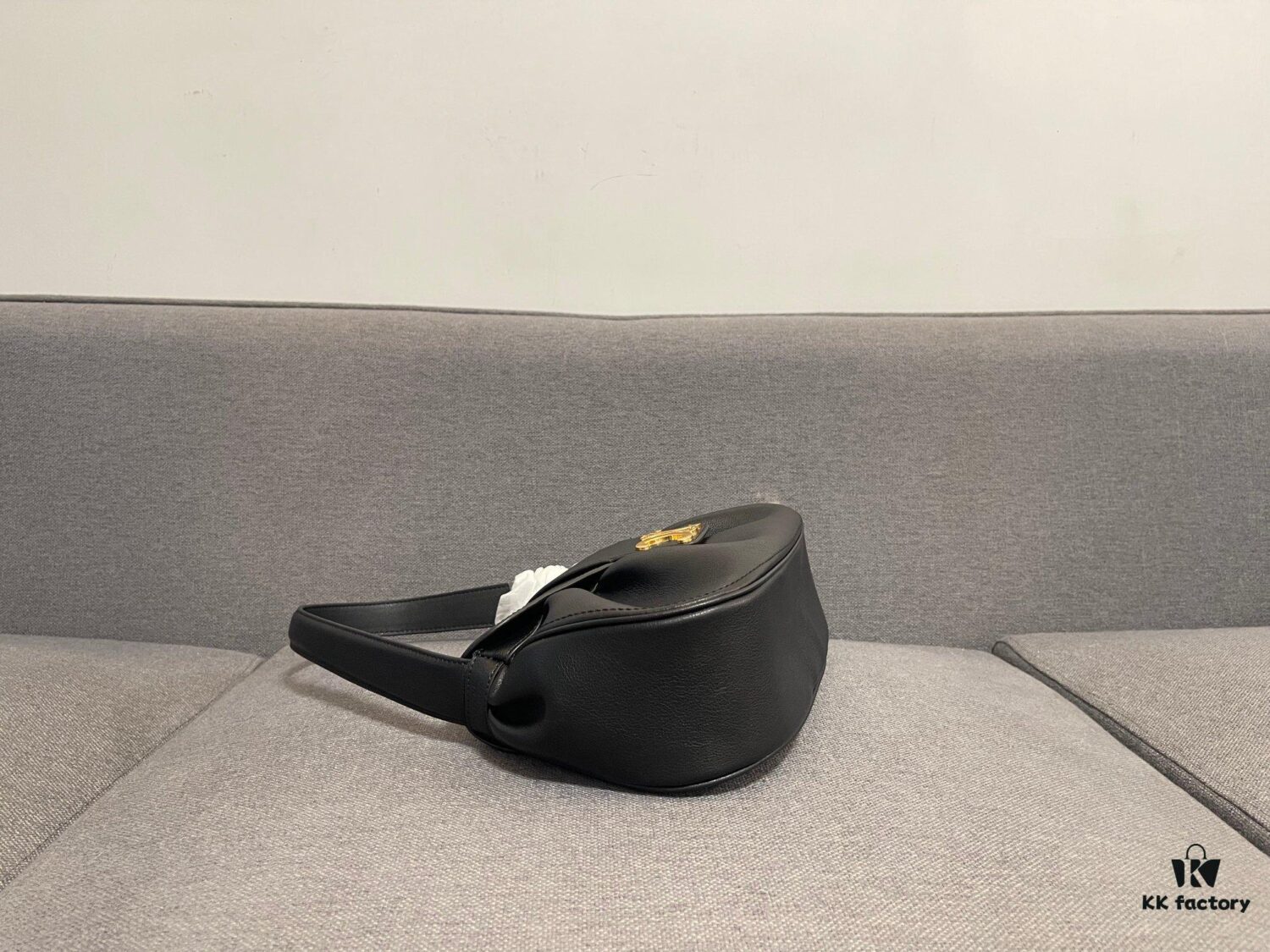 CELINE New Arrival POLLY Bag in Top-Grade Cowhide