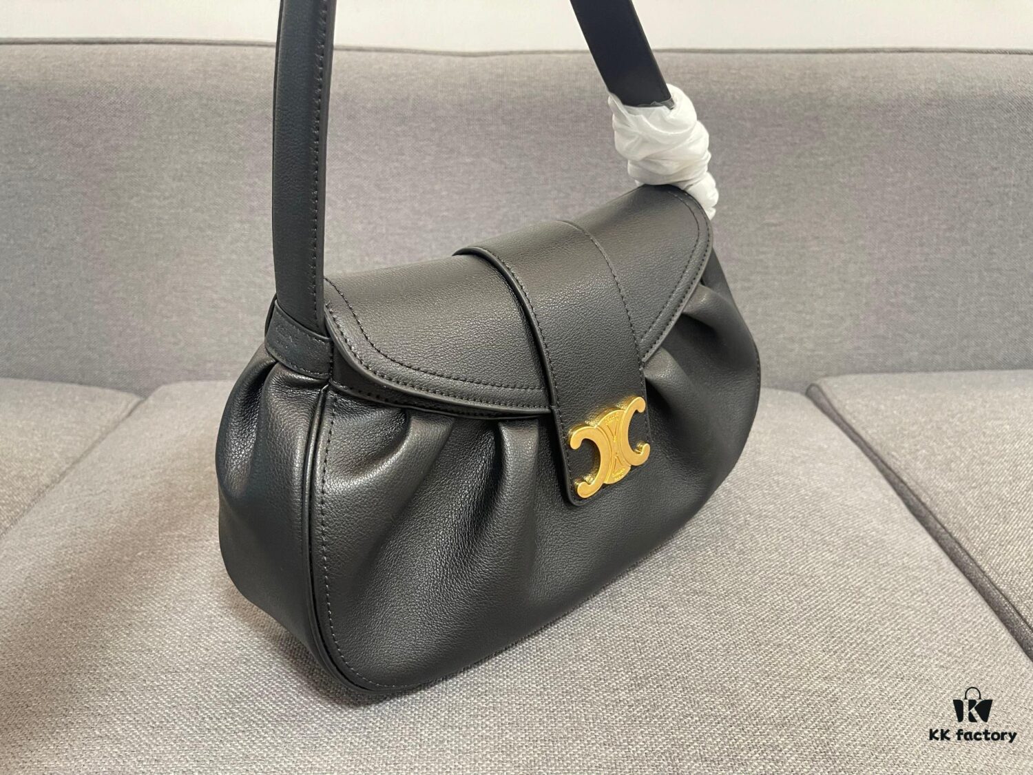CELINE New Arrival POLLY Bag in Top-Grade Cowhide