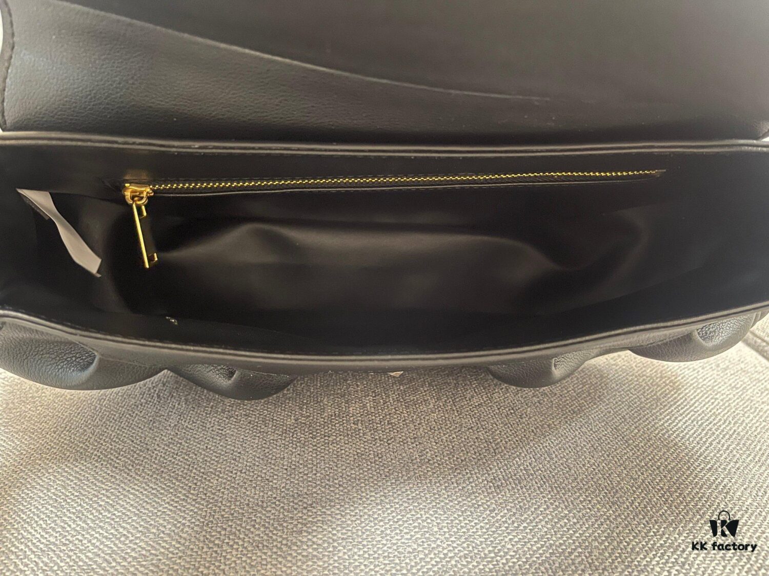 CELINE New Arrival POLLY Bag in Top-Grade Cowhide