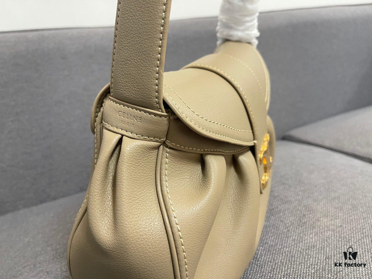 Top-Grade Cowhide CELINE New Arrival POLLY Bag