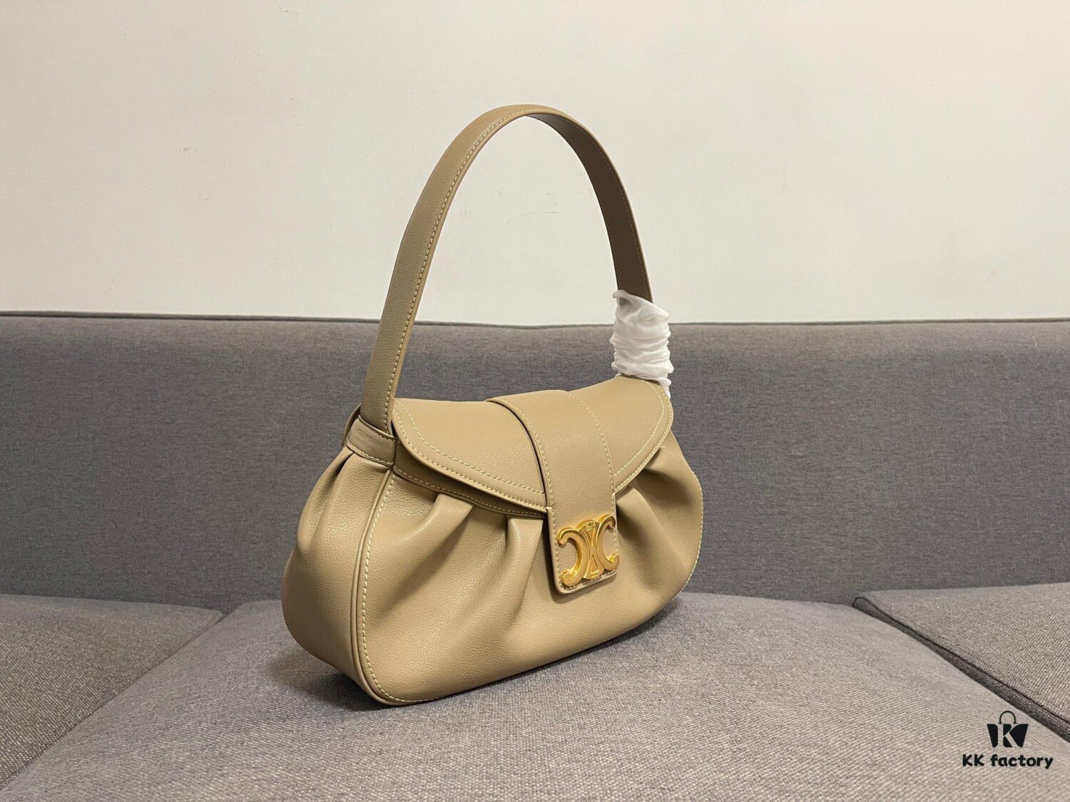 Top-Grade Cowhide CELINE New Arrival POLLY Bag