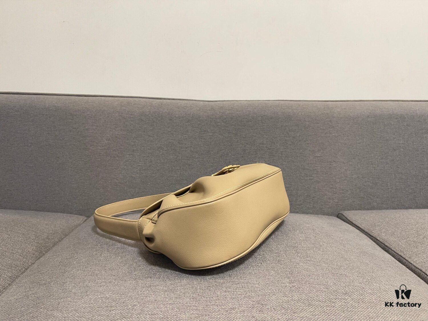 Top-Grade Cowhide CELINE New Arrival POLLY Bag