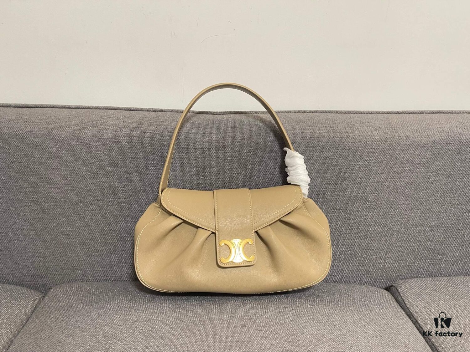 Top-Grade Cowhide CELINE New Arrival POLLY Bag