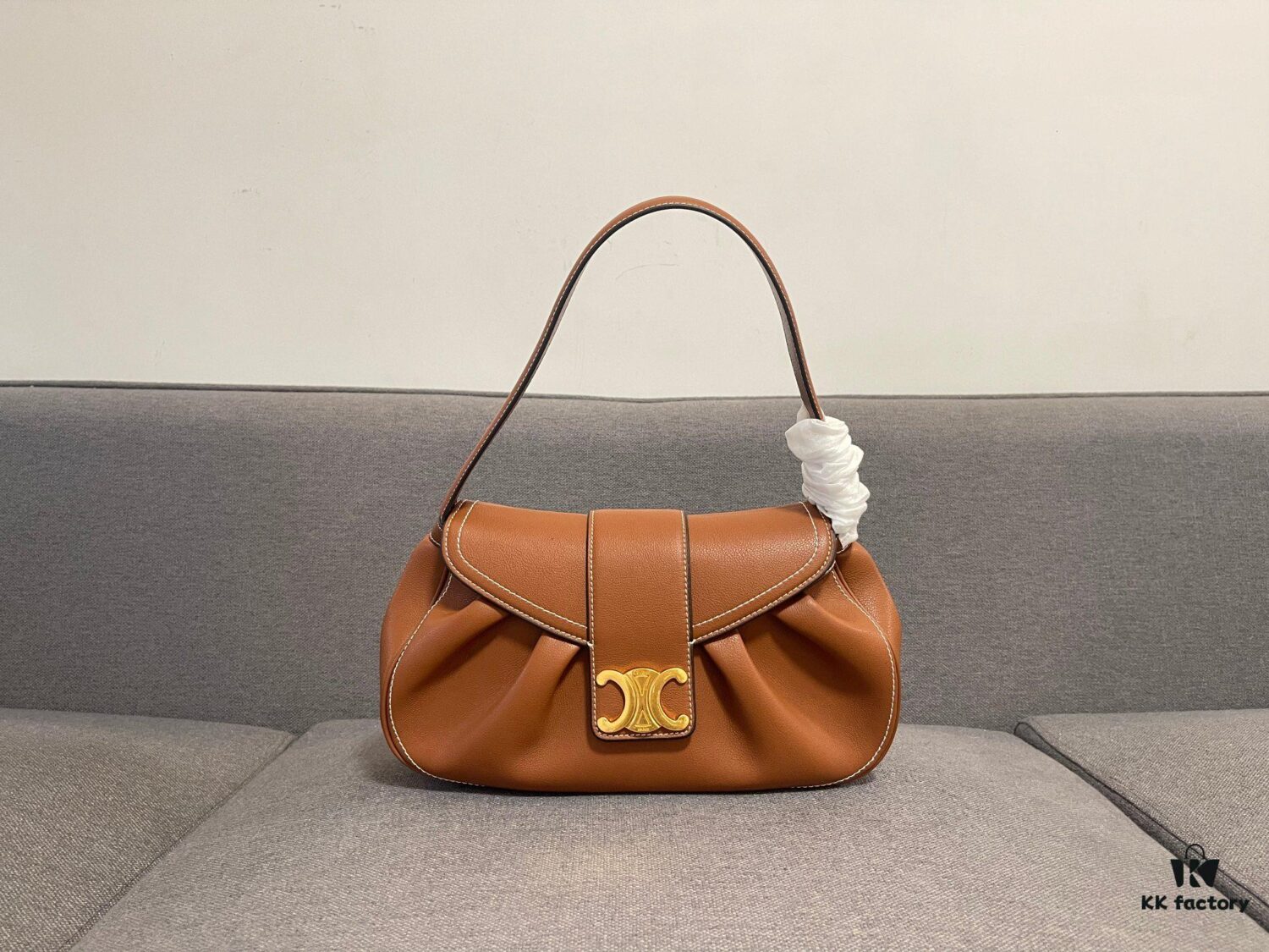 Top-Grade Cowhide CELINE New Arrival POLLY Bag