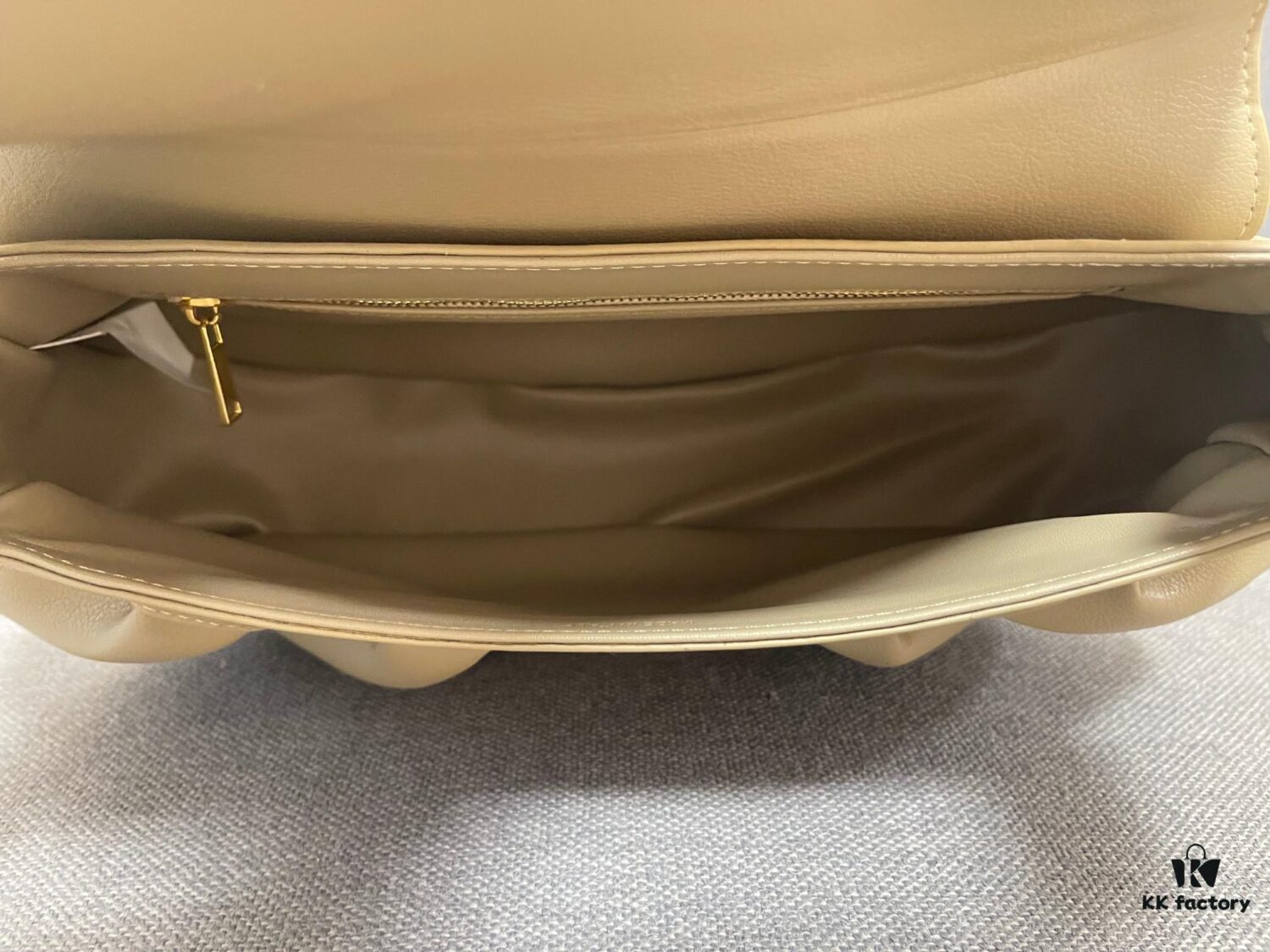 Top-Grade Cowhide CELINE New Arrival POLLY Bag