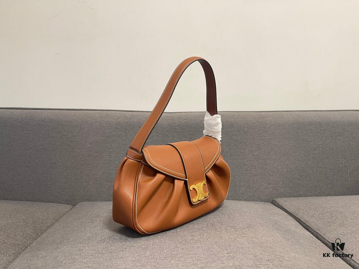 Top-Grade Cowhide CELINE New Arrival POLLY Bag