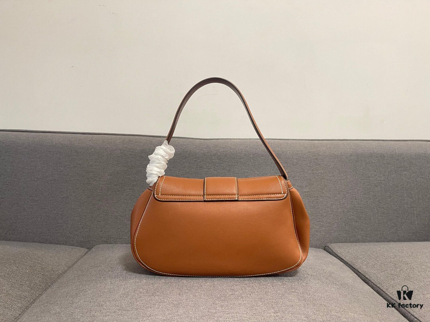 Top-Grade Cowhide CELINE New Arrival POLLY Bag