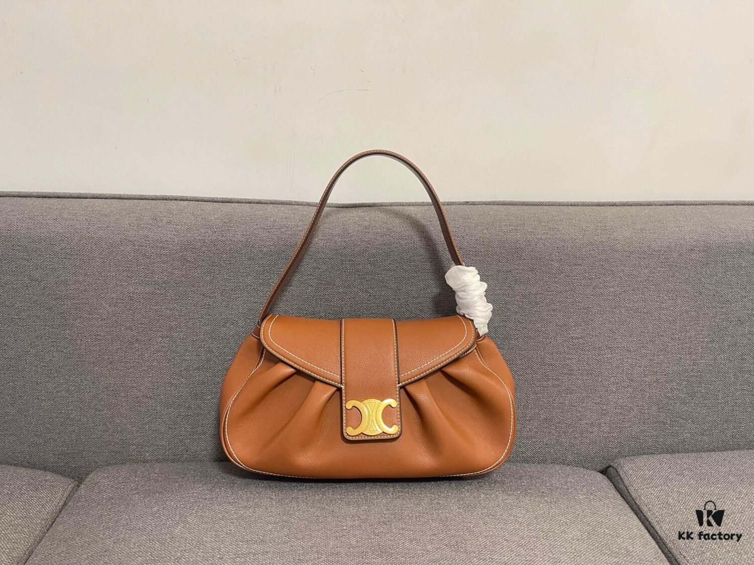 Top-Grade Cowhide CELINE New Arrival POLLY Bag
